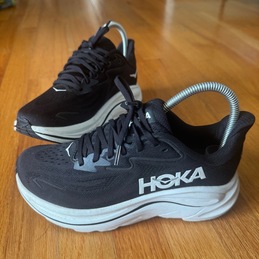 Hoka Clifton 10 Womens Running Shoes Black White 1162031 BWHT Size 6.5B